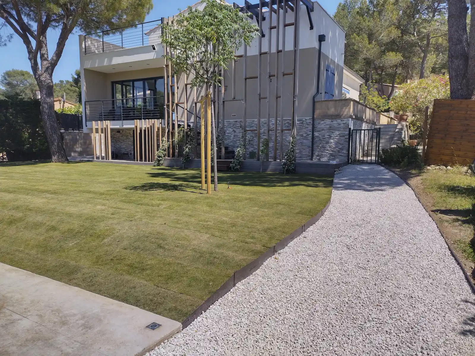 Entretien de jardin dans l&rsquo;Hérault : nos conseils pour un espace vert impeccable toute l&rsquo;année